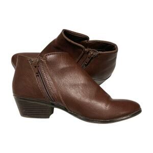 St John’s Bay brown ankle boots sz 6.5 Chelsea booties low heel comfortable
